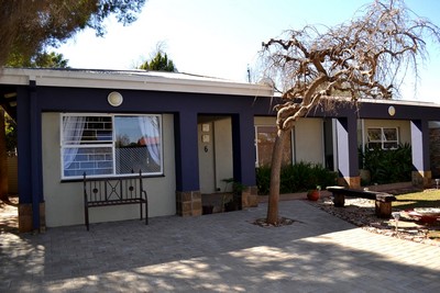 Two bedroom self catering unit near N1 Bloemfontein